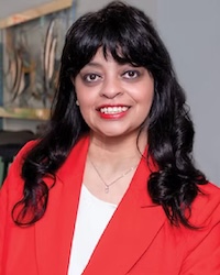 20250925-Tobi-Russell-headshot-01-200x250