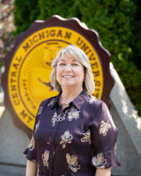 Lori headshot 200x250